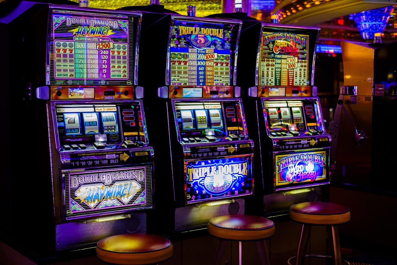 ph62 Live Casino baccarat table with professional dealer streaming